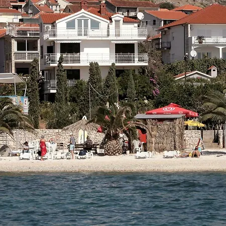 Nataly トロギール